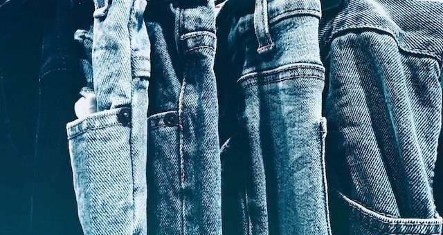 Waar hebben spijkerbroeken hun populariteit aan te danken?